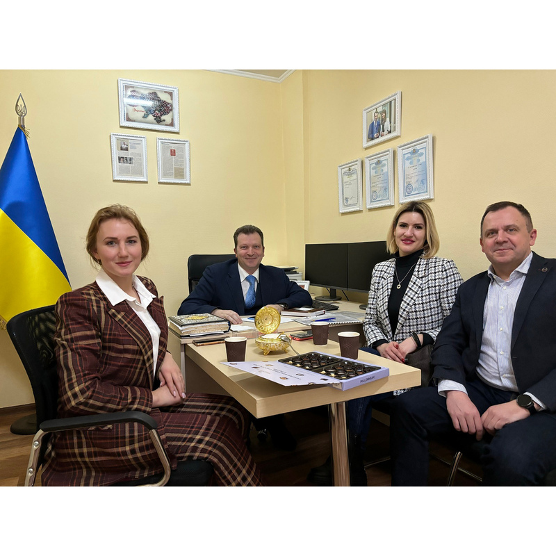 Кремзер Олександр Олександрович, Медичний директор Медичної лабораторії ''DIAGEN'', Лікар гастроентеролог-дієтолог, Доктор медичних наук та Керівник торгового відділу Євгенія Римаренко у колі Друзів.