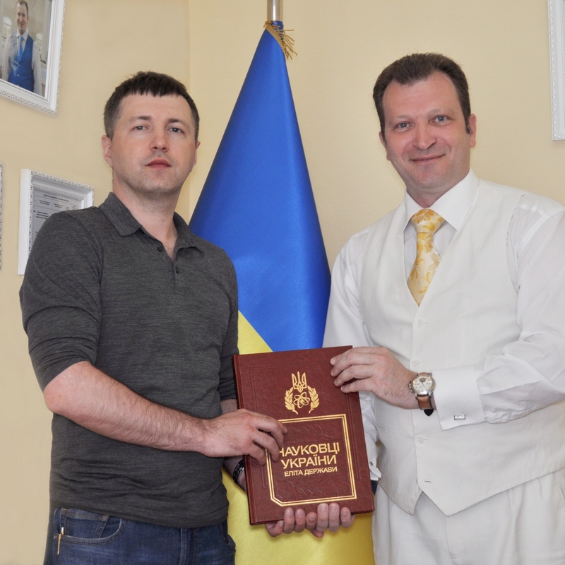 Ліворуч: Білейчук Ярослав Ярославович, Директор ТОВ «ВИДАВНИЦТВО ЛОГОС УКРАЇНА»  Урочисте Вручання VII Випуску 