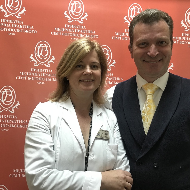Іваськіва Катерина Юріївна. Лікар-ендокринолог Вищої кваліфікаційної категорії. Кандидат медичних наук. Старший науковий співробітник наукового-консультативного відділу амбулаторно-профілактичної допомоги пацієнтам з ендокринною патологією ДУ «Інститут ендокринології та обміну речовин ім. В. П. Комісаренка НАМН України»
